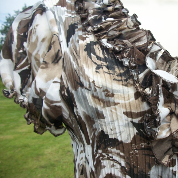 east 5th Chocolate Coffee Mocha Rose Button Up - Picture 3 of 7